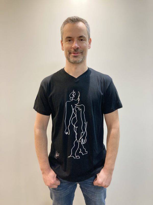 Black T-shirt with figure drawn blind by Jofke